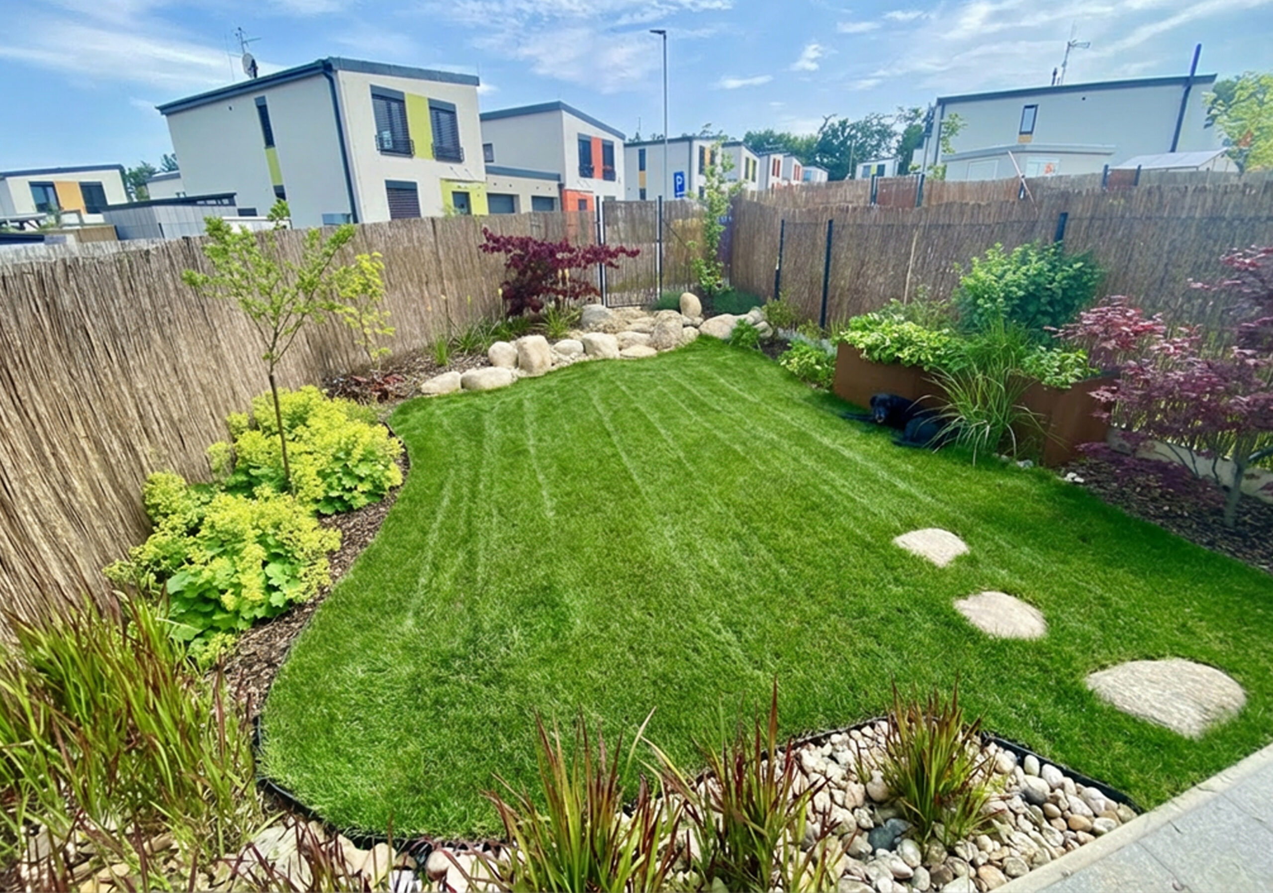 o nás: EdenART vznikl z touhy tvořit zahrady, které jsou nejen krásné, ale i funkční. Zahrady, které jsou propojené s přírodou a šité na míru lidem, kteří v nich žijí. Navrhujeme a realizujeme prostory, jež nejsou jen estetickým doplňkem domu, ale skutečným místem pro život – pro odpočinek, radost i setkávání.